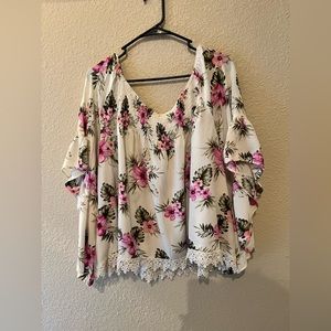 Forever 21 plus white floral top with flowy sleeves size 2X